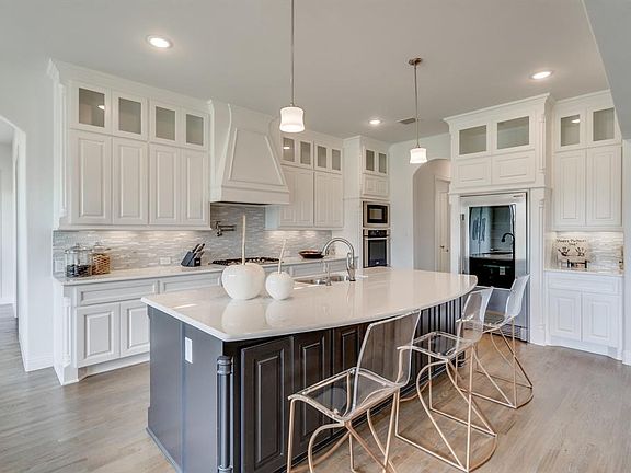 3rd image of 610 Hords Creek Dr