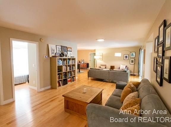 5th image of 1385 Kensington Dr