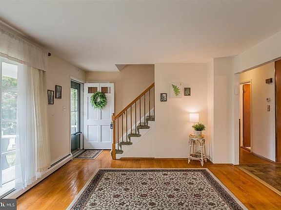 3rd image of 2011 Radford Dr