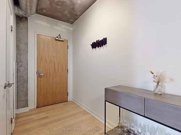 4th image of 138 Princess St #811