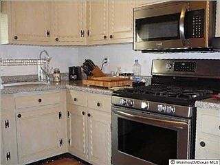 5th image of 20 Stanford Ct E