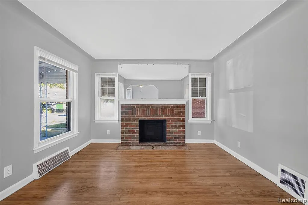 3 bed, 1.5 bath, 1016 sqft, $1,400 — Photo 2