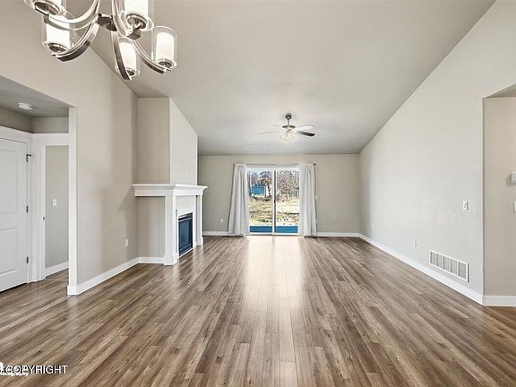 5th image of 1423 E Esty Dr