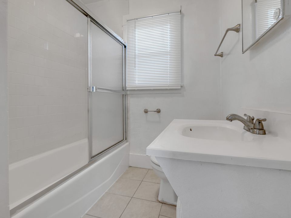 1st image of 1806 9th St #2