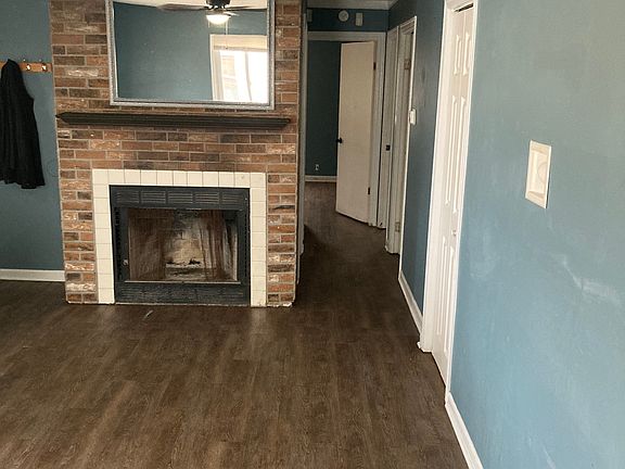 4th image of 1702 N Hawthorne Ln
