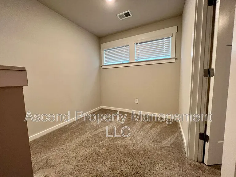 8592 Kensley Ln — Photo 17