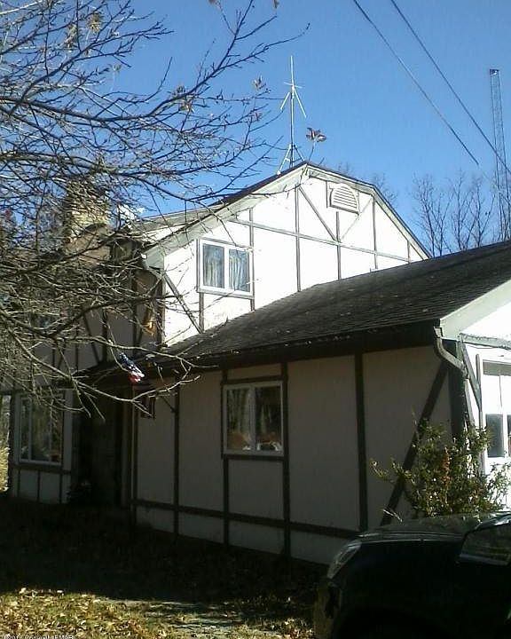 2nd image of 220 Star Ln