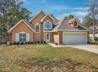 803 Woodglen Dr, Ocean Springs, MS 39564