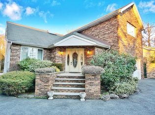 65 Sharrotts Rd, Staten Island, NY 10309