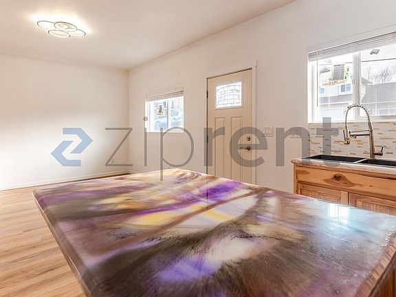 5th image of 307 E Thorn St