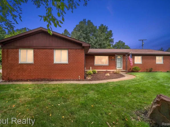 12821 Ten Mile Rd, South Lyon, MI 48178