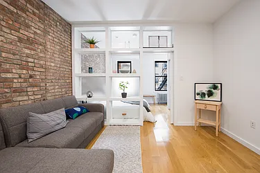 Rented by R New York