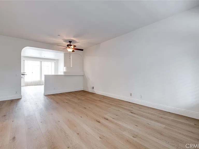 581 N Pageant Dr — Photo 3