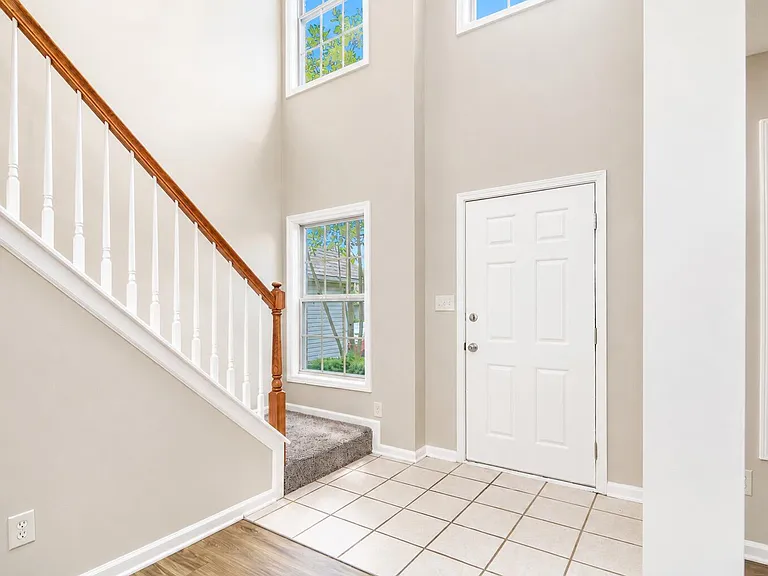 565 Wellington Gardens Dr — Photo 5