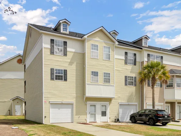 4512 Great Oak Dr, North Charleston, SC 29418