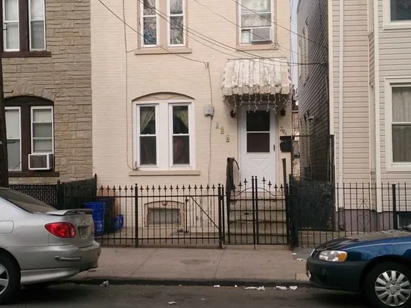 204 Parker St, Newark, NJ 07104