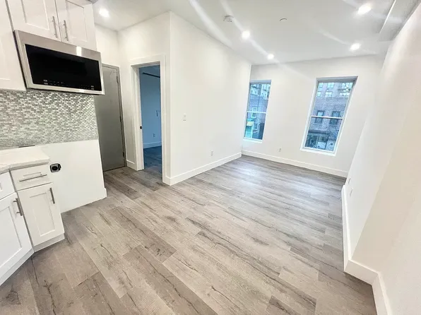 1207 Rogers Avenue 3A image 3 of 4