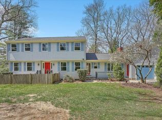 25 Edgewater Dr, Dover, MA 02030