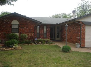 1008 SW 2nd St, Moore, OK 73160