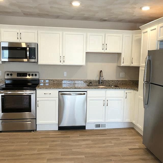 New Stainless kitchen with dishwasher, Granite counter tops