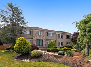 2 Darby Ct, Manalapan, NJ 07726