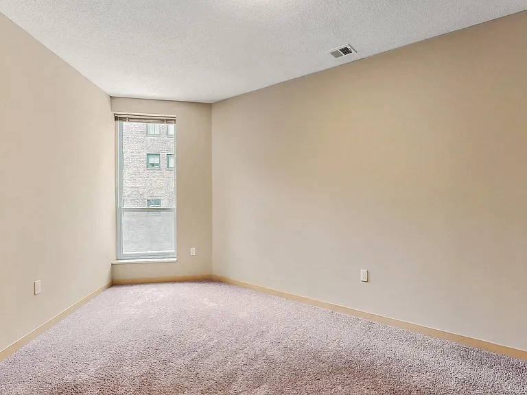 L14 Flats — Photo 73