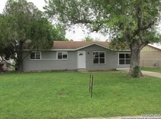 2305 Elaine Dr, Hondo, TX 78861