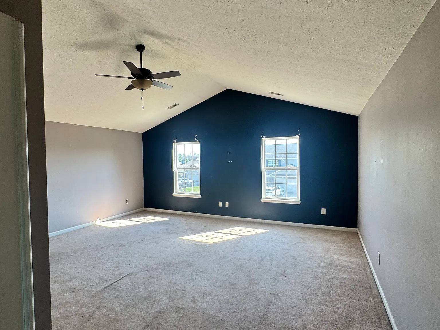 5 bed, 3100 sqft, $2,700 — Photo 2