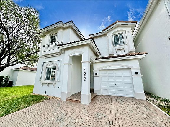 2nd image of 11522 NW 69th Ter #11522