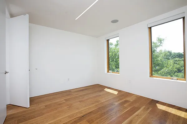 Rented by Solace SMC Inc | media 16