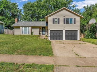 3117 SW Chelsea Dr, Topeka, KS 66614