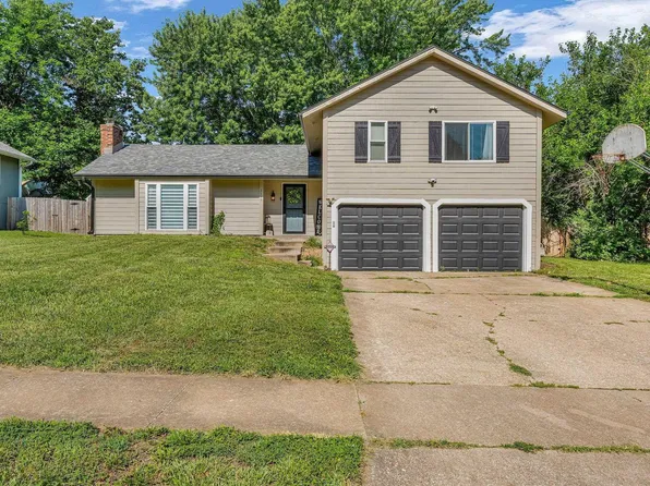 3117 SW Chelsea Dr, Topeka, KS 66614
