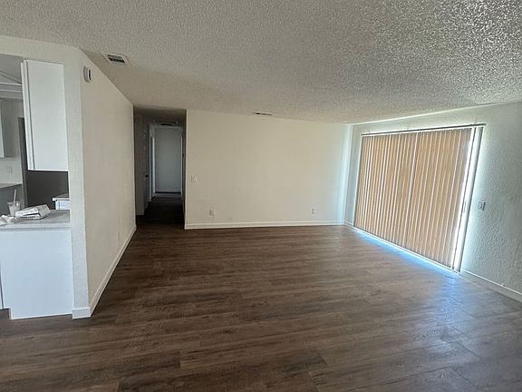 3rd image of 21089 Klamath Rd