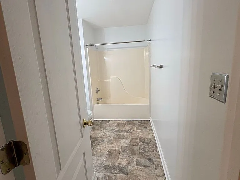 2204 Lesner Cres #200 — Photo 19