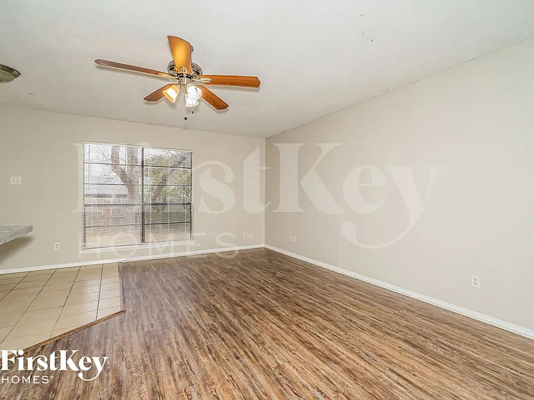 6403 Redwood Ln — Photo 2
