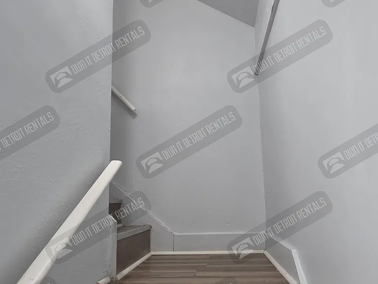 4188 Buckingham Ave — Photo 9