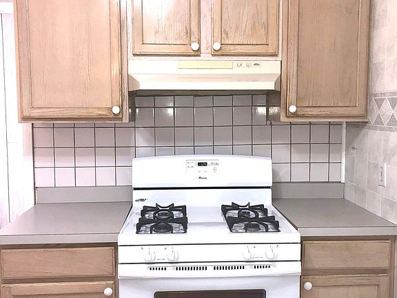4th image of 2318 Brentwood Ave