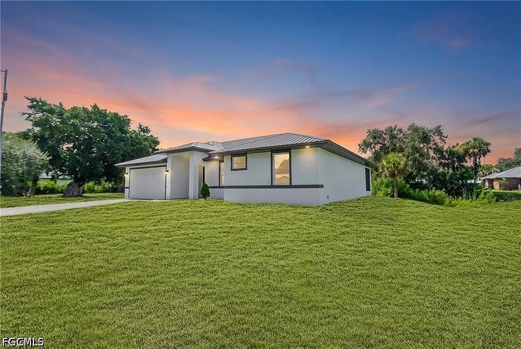 3 bed, 2.0 bath, 1710 sqft, $2,000 — Photo 2