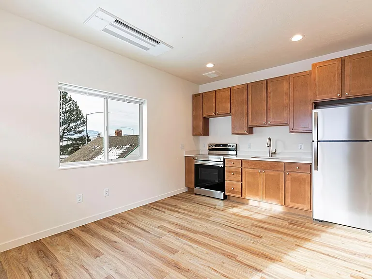 909 Poplar St #B — Photo 5