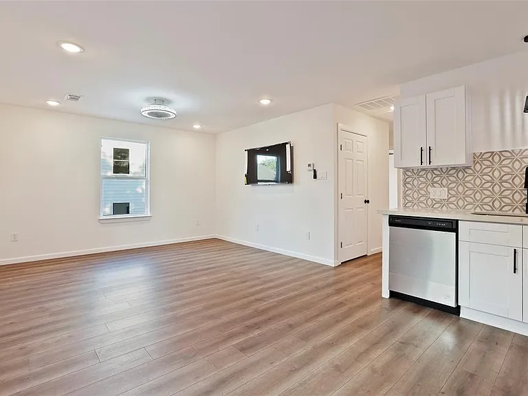 310 Delmar St #D — Photo 5