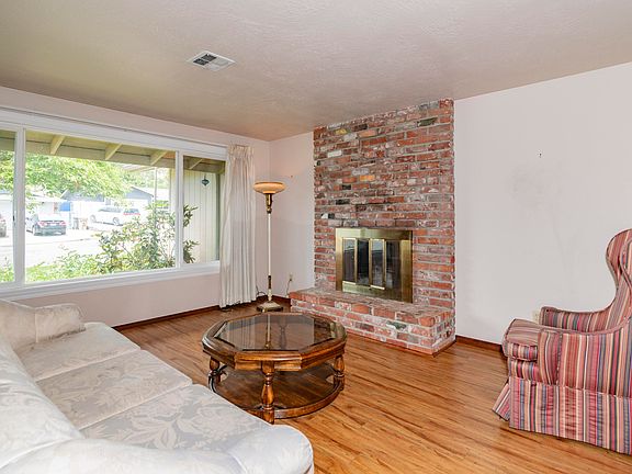 5th image of 1451 NE Meier Dr