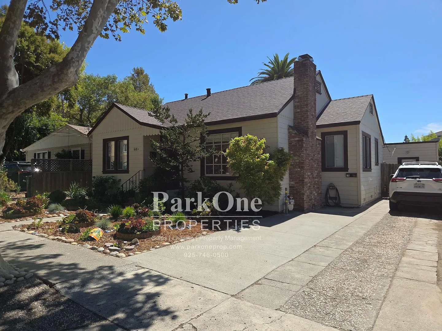 Charming 2 Bed 1 Bath Home in Martinez — Photo 2