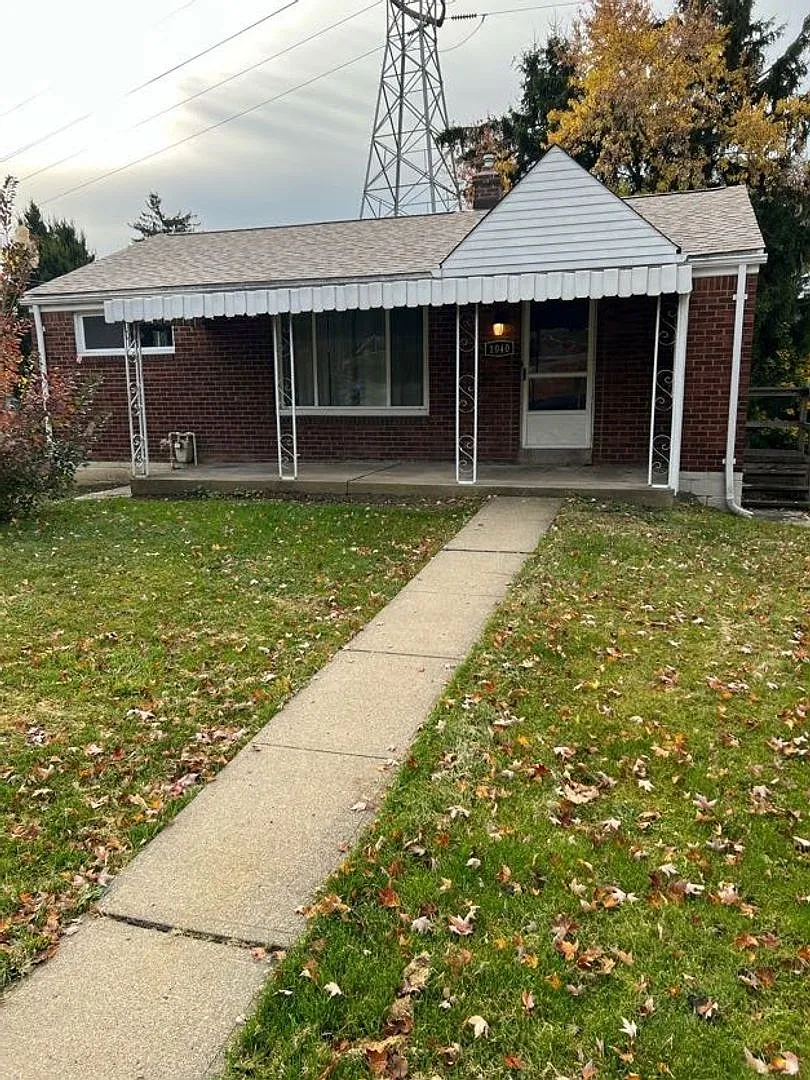 1040 Elwell St photo 1