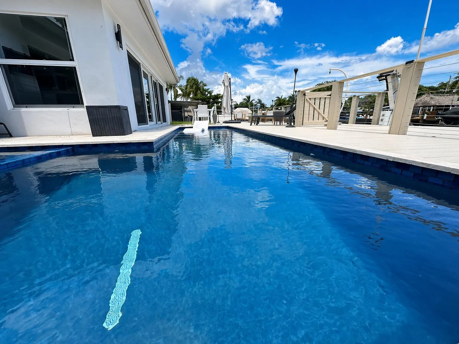3 bed, 2.0 bath, 1615 sqft, $8,600 — Photo 2