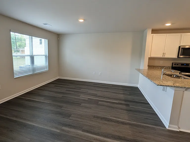 314 Honeystone St — Photo 3