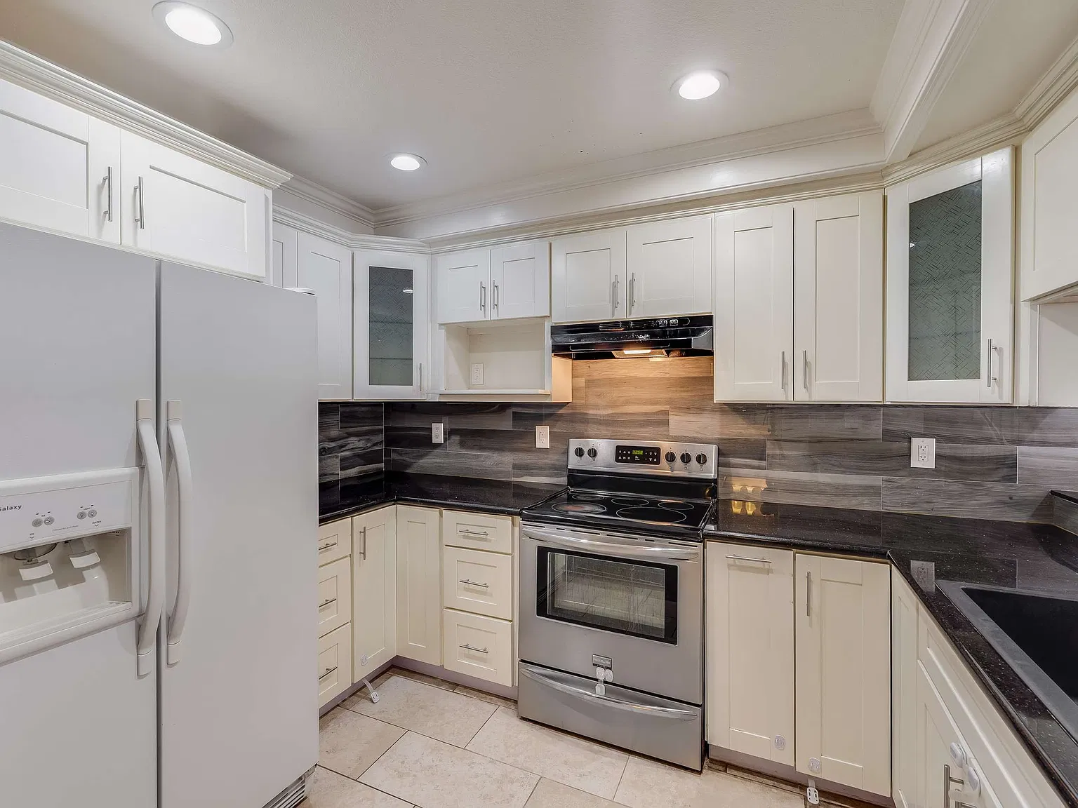 3 bed, 2.5 bath, 1580 sqft, $5,000 — Photo 2