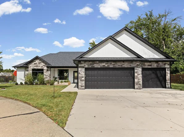 107 Lisa Ct, Hallsville, MO 65255