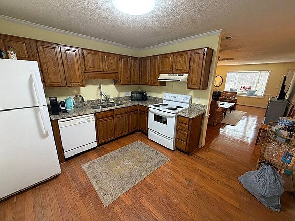 5th image of 1515 S Lumpkin St APT 107