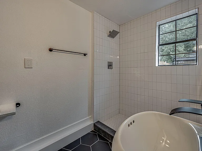 4728 Houghton Ave — Photo 24