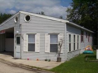 325 Surrey Rd, Wheeling, IL 60090